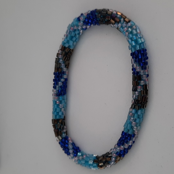 LILY AND LAURA Bracelet - Picture 3 of 3